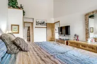 Cozy Condo w/ Balcony & Mtn View in Silverthorne! - 3-stjärniga