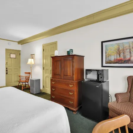 Lamies Inn & the Old Salt Tavern