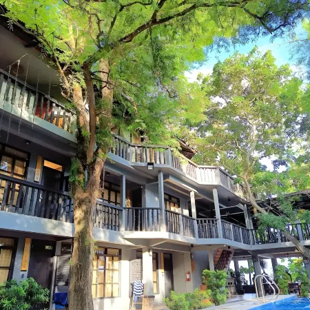 The Henry Resort Taramindu Laiya
