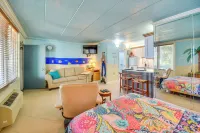 Colorful Virginia Beach Studio - Steps to Beach! - Condos