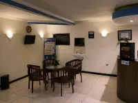 Hotel Lestari Near Lippo Plaza Mall Jember - 2-Star