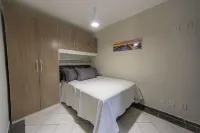 Apto com Piscina e Vaga a 750m da Praia da Enseada - Apartments
