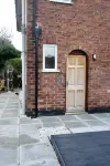 The Bank - Real Liverpool Living - 3 Beds, Garden & Free Parking - Bungalows