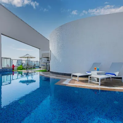 Ramada by Wyndham Abu Dhabi Corniche Hoteles cerca de Palacio Al Manhal