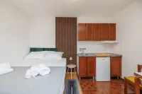 Charming Studio Retreat in Malinska with Garden Views - 4성급