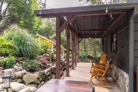 Sky Laurel Cottage - parking