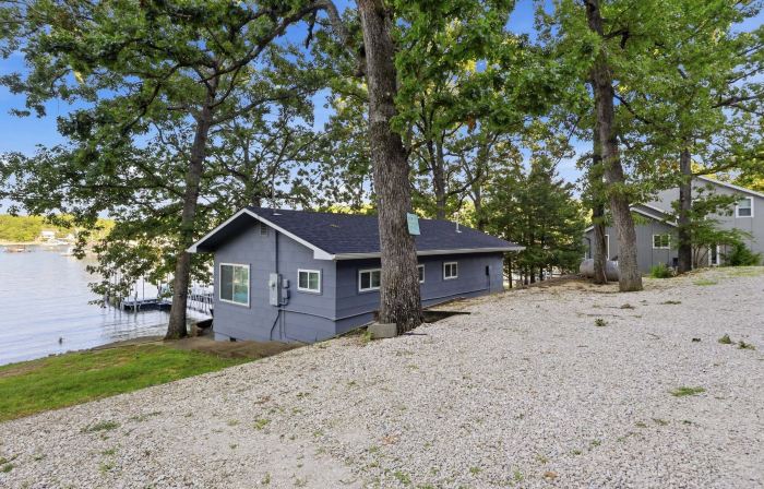 Charming & Cozy Waterfront Cabin at 21mm Near Shorty Pants
