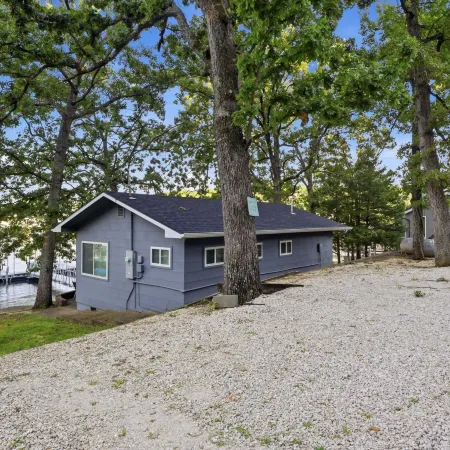 Charming & Cozy Waterfront Cabin at 21mm Near Shorty Pants