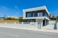 By the Sea | 5-Suite Villa with Private Pool - مسبح