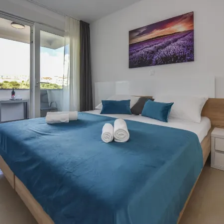 Pool Apartments & Rooms Mare