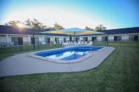 Roma Explorers Inn - Pools