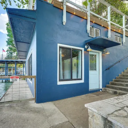 4-Season Boathouse, Hot Tub! Guadalupe River Oasis