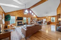 Cozy Cabin in Mountains Firepit Views Games - 3-Star