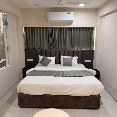 Hotel J K Town Các khách sạn gần Nhà thờ Hồi giáo Sidi Bashir