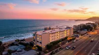 Carbon & Coast by Avantstay Beachfront 2BR + Shared Pool & Spa On the Sand - 3-Star