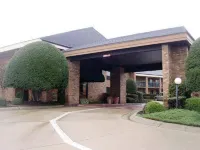 Quality Inn & Suites Searcy I-57 - Parkplatz
