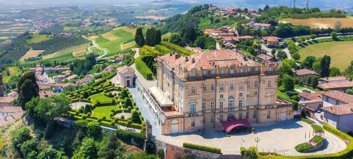 Castello di Guarene Hotels in Province of Cuneo