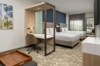 SpringHill Suites Cincinnati Mason - parking