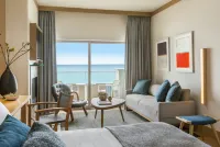 Malibu Beach Inn - Parvekkeita