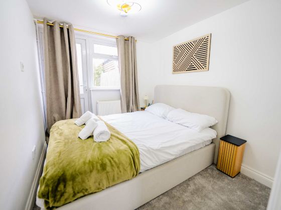 Stylish 1 BR Apartment Near Heathrow