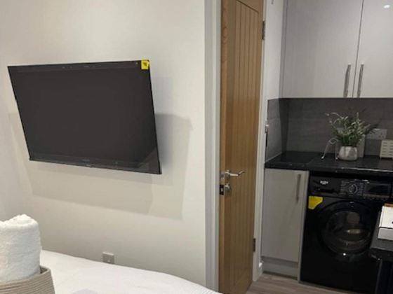 Sleeps2-studio-nearbelhuswoods-freeparking