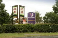 Premier Inn Grimsby - parking