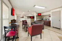 Red Roof Inn College Station - Parking