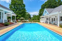 Heart of Historic Chickamauga! Chic Studio w/ Pool - Wifi