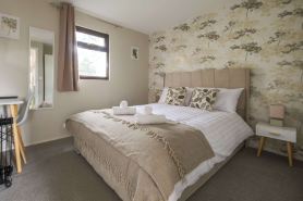 Thorpe Park Lodge | Detached 3 bed + 2 Gated Parking Spaces