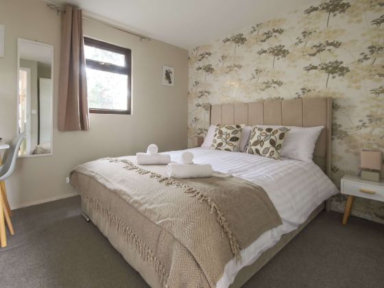 Thorpe Park Lodge | Detached 3 bed + 2 Gated Parking Spaces