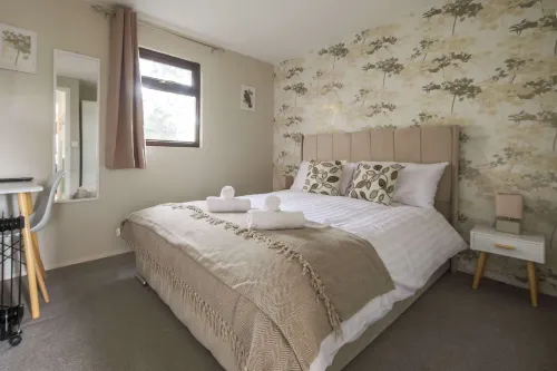 Thorpe Park Lodge | Detached 3 bed + 2 Gated Parking Spaces - 2 stelle