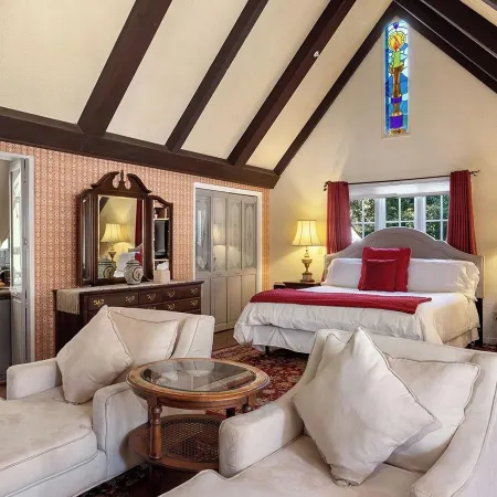 Candlelight Inn (Adults Only)