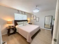 Chandelier Retreat 3Br/2BA/ King Bed /85”75”32” TVs/ Near Hard Rock Casino - 4 stjerner