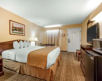 Baymont by Wyndham Selma Hotels near Edmund Pettus Bridge