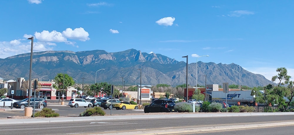 Days Inn by Wyndham Bernalillo