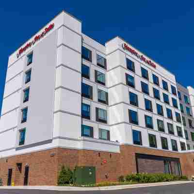 Hampton Inn & Suites by Hilton Raleigh Midtown Hotel Exterior
