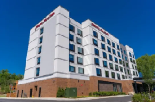 Hampton Inn & Suites Raleigh Midtown (แฮมป์ตัน อินน์ แอนด์ สวีทส์ ราลี มิดทาวน์)