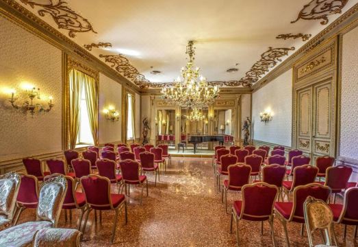 2. 아바노 리츠 호..