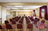 Days Inn by Wyndham Hillsborough - parking