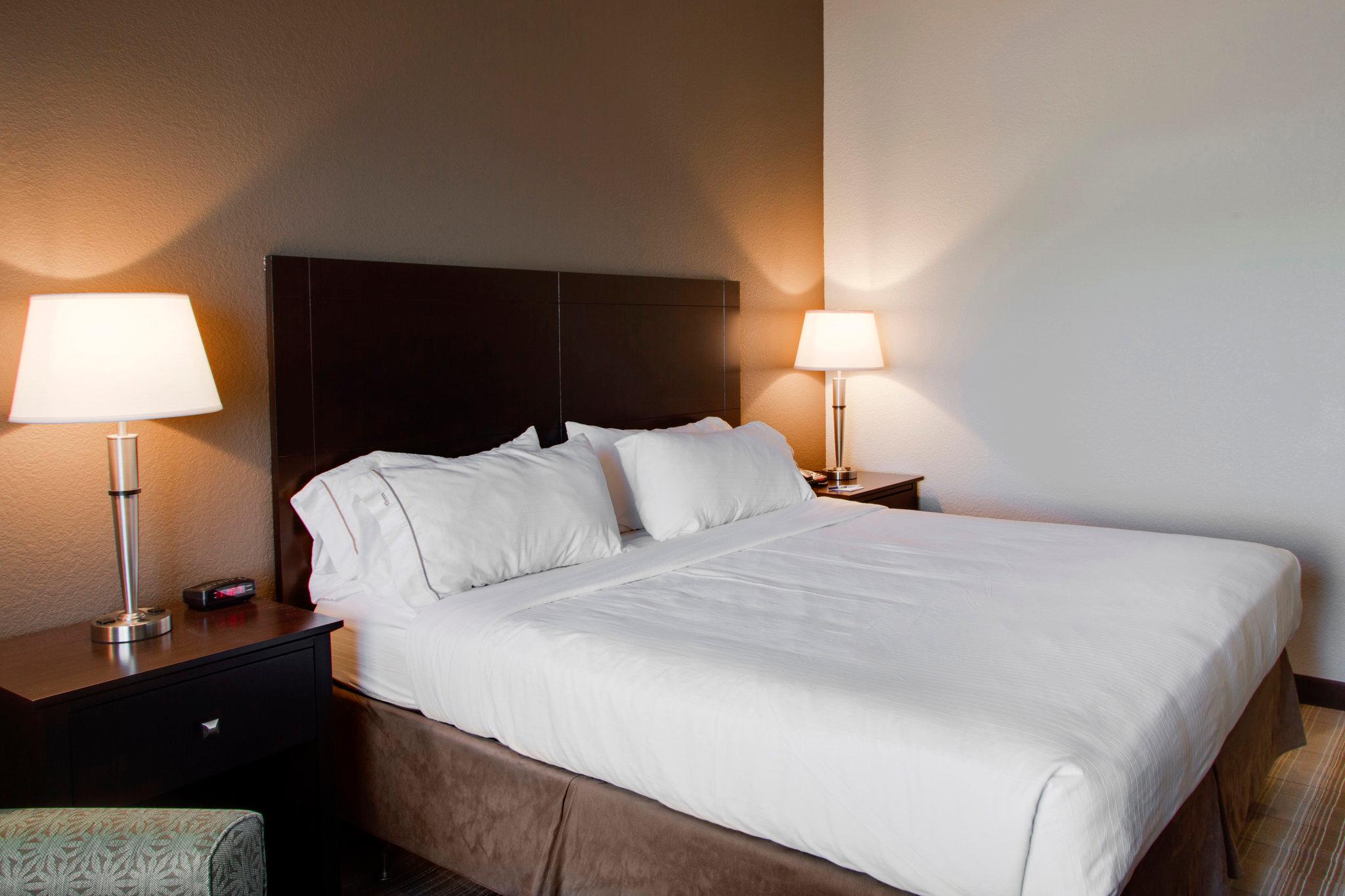 Holiday Inn Express & Suites Nevada, an Ihg Hotel