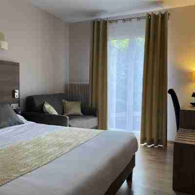 Logis Hotel le Petit Casset Rooms