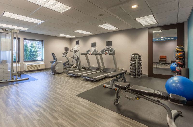 Hampton Inn Madison-East Towne Mall Area photo 2