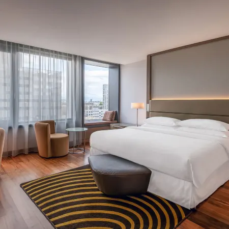 Sheraton Zurich Hotel Отели рядом с достопримечательностью «Гевербешуле»