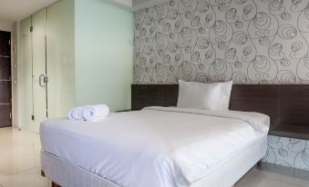 Classic Modern Studio Room Apartment at the Square Surabaya - Housity