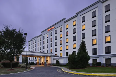 Hampton Inn Long Island-Brookhaven Отели рядом с достопримечательностью «Поквотт Бич Фронт»