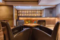 Quality Hotel D V Manor - bar