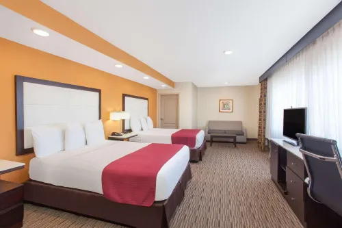 Ramada by Wyndham Culver City Các khách sạn ở Thành phố Culver