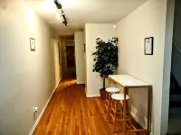 Twin Bunk-Style Bedroom Close to Downtown