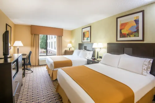 Holiday Inn Express & Suites Sharon-Hermitage by IHG - parking