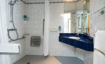 Holiday Inn Express Northampton - South